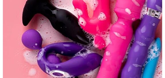 sex-toys-sfondo-rosa